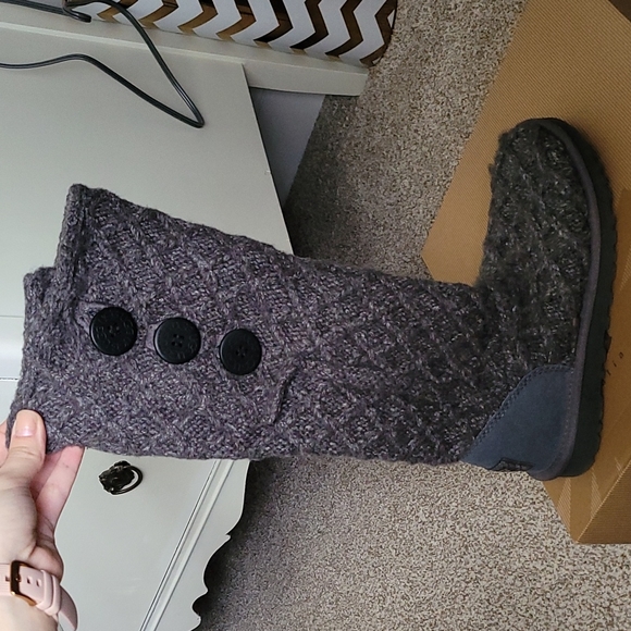 UGG Sweater Boots - Picture 6 of 7
